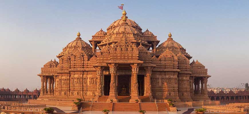 Golden Triangle Tour with Orchha Khajuraho Varanasi